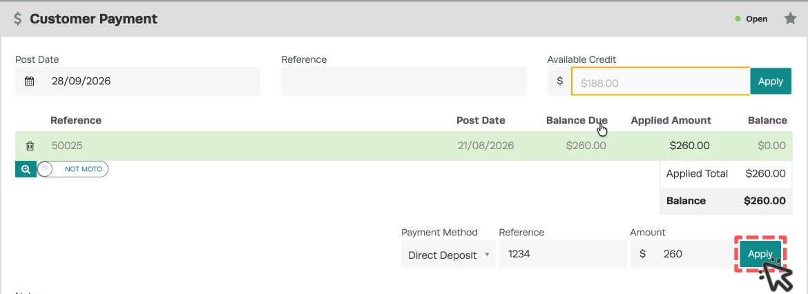A screenshot of a Customer Payment, the Apply button in the Payment Method options is highlighted.